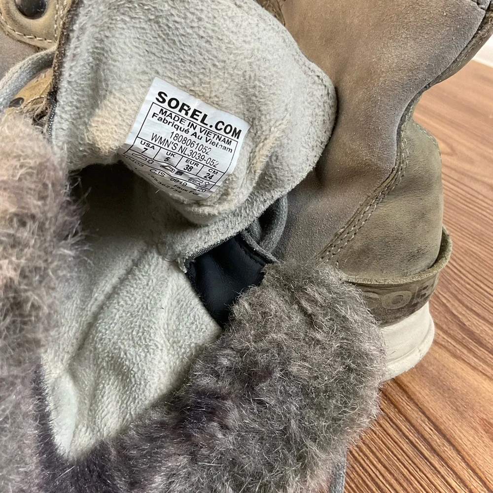 Sorel Gray suede Waterproof Fur-Trimmed Winter Boots Size 7